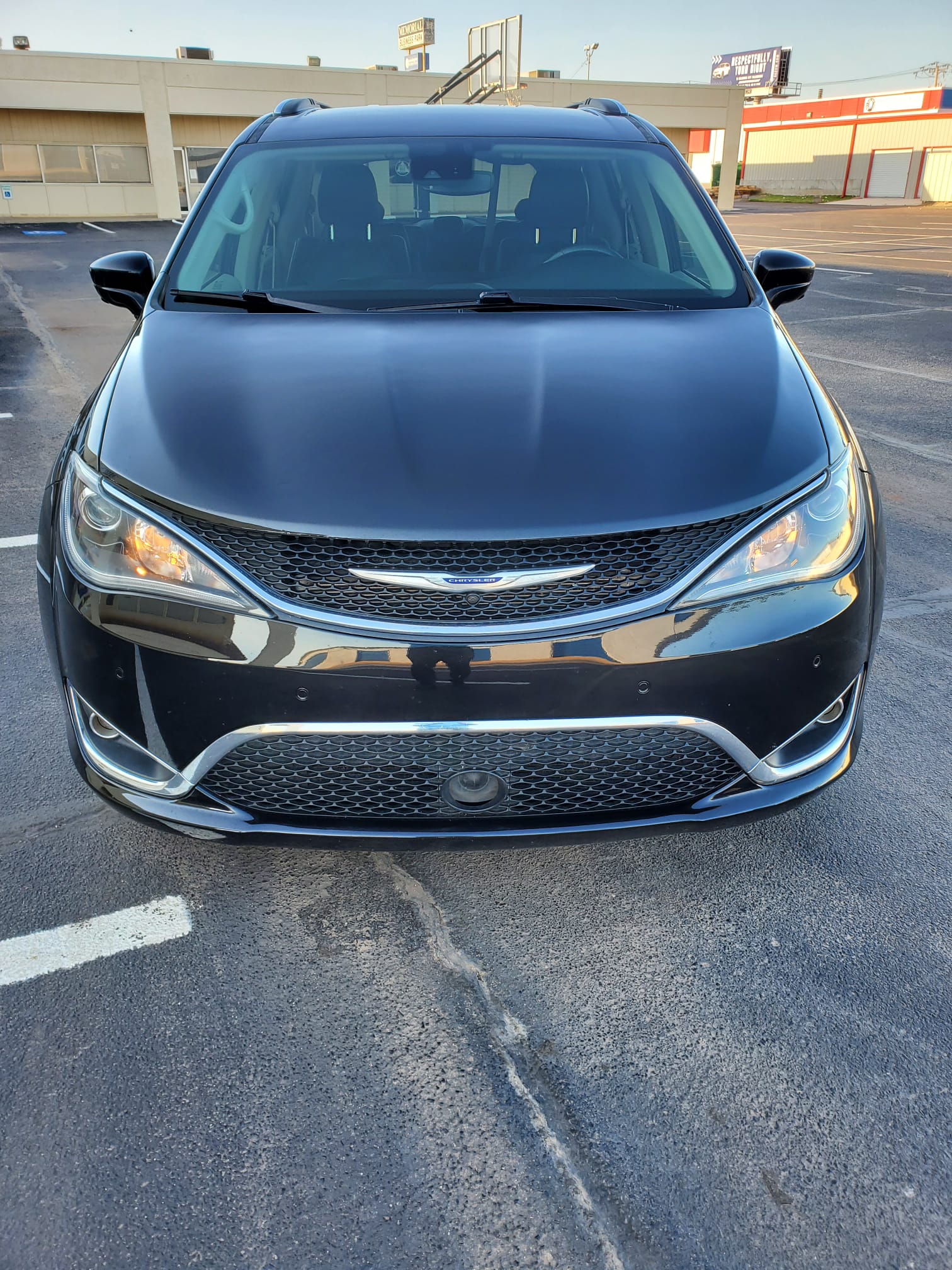2019.Crysler pacifica touring limited